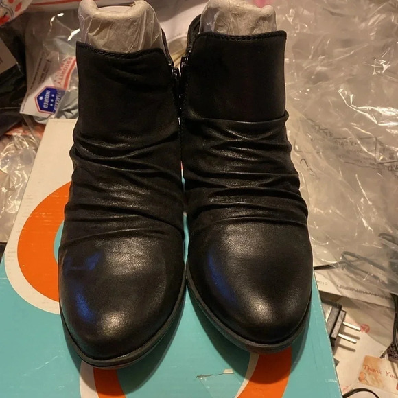 Baretraps Guenna Booties - Picture 9 of 12